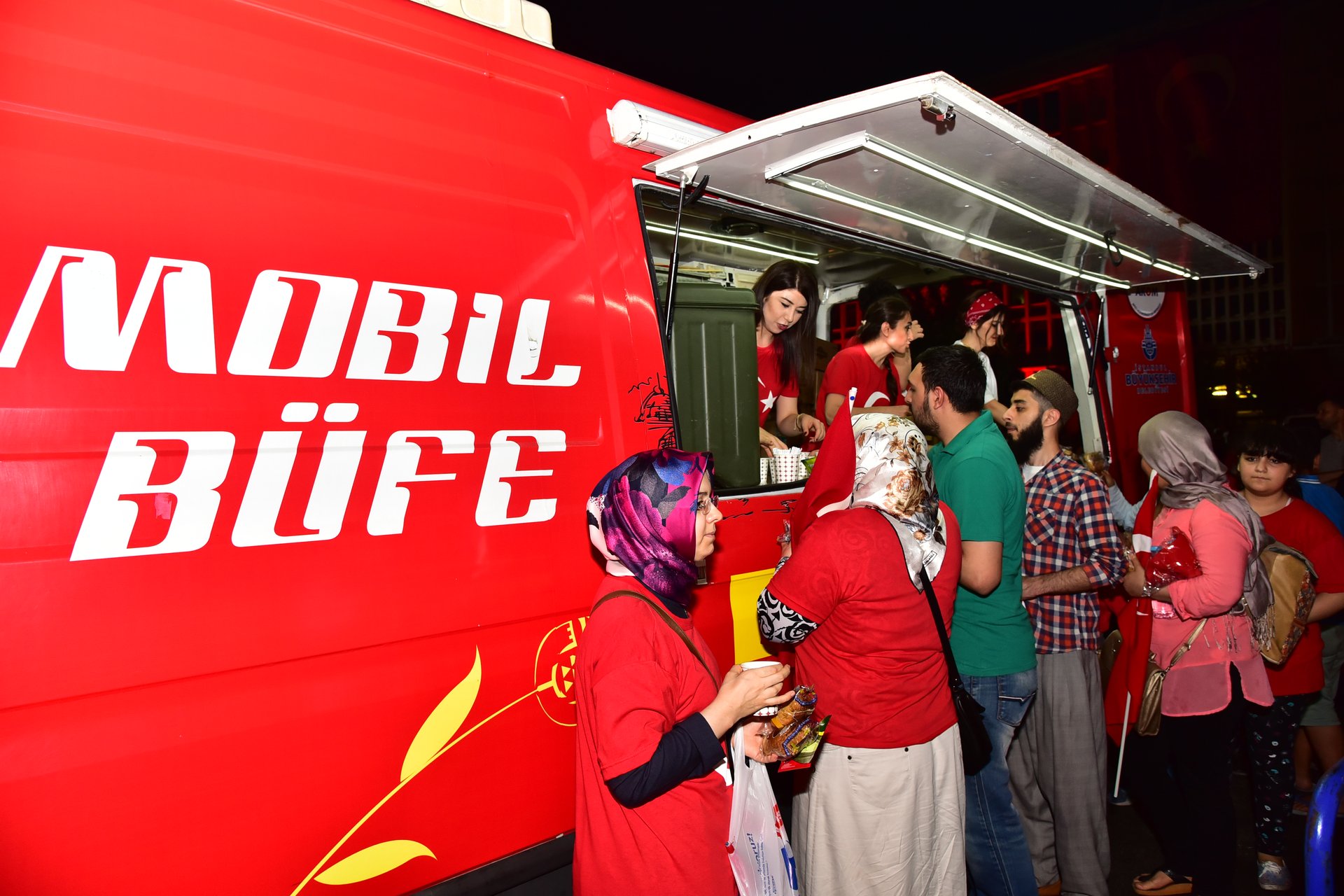 İBB Mobil Büfeler 15 Temmuz Nöbetinde