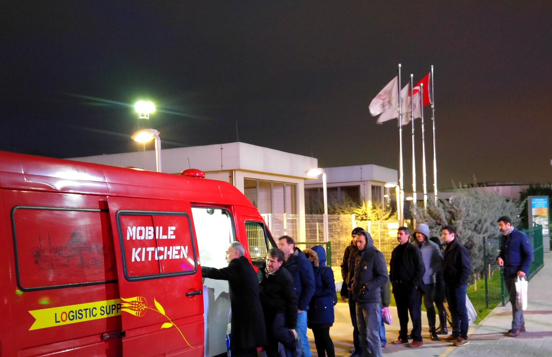 İBB MOBİL BÜFELER İSTANBULLULARIN İÇİNİ ISITIYOR
