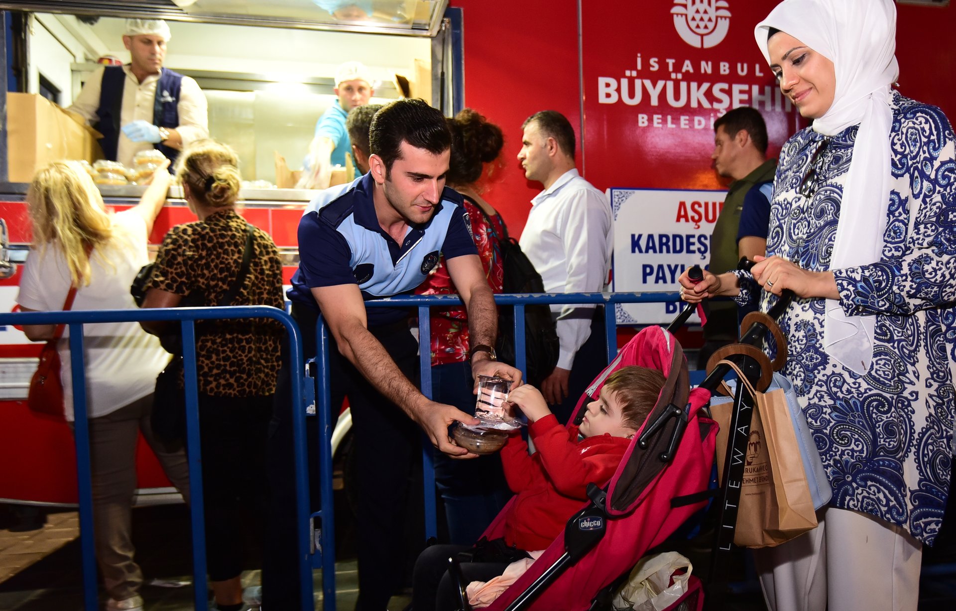 İBB İstanbul’un 8 Noktasında Toplam 70 Bin Kişilik Aşure Dağıttı