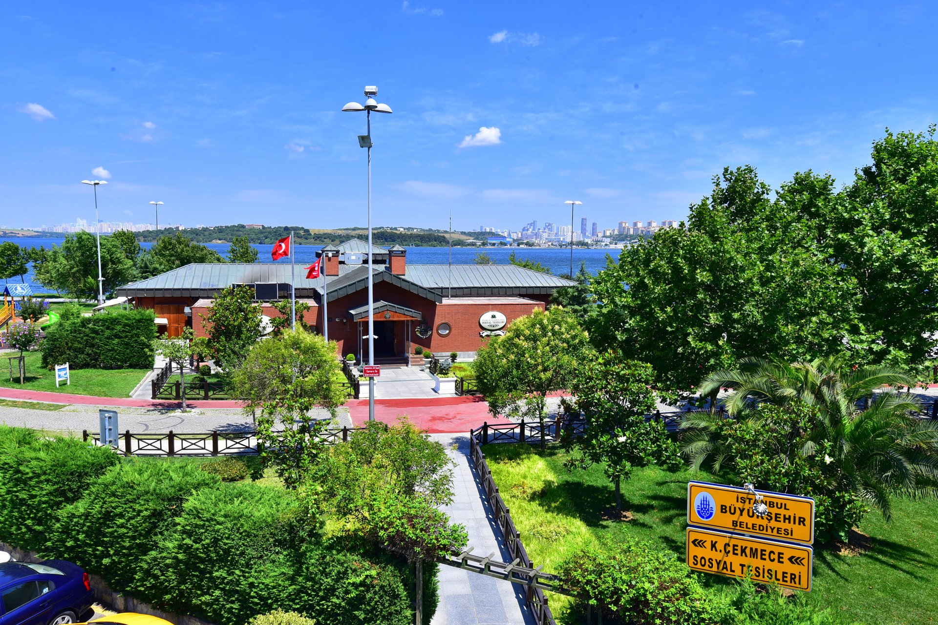 İSTANBULLULAR İBB SOSYAL TESİSLERİ’NE YENİDEN KAVUŞUYOR