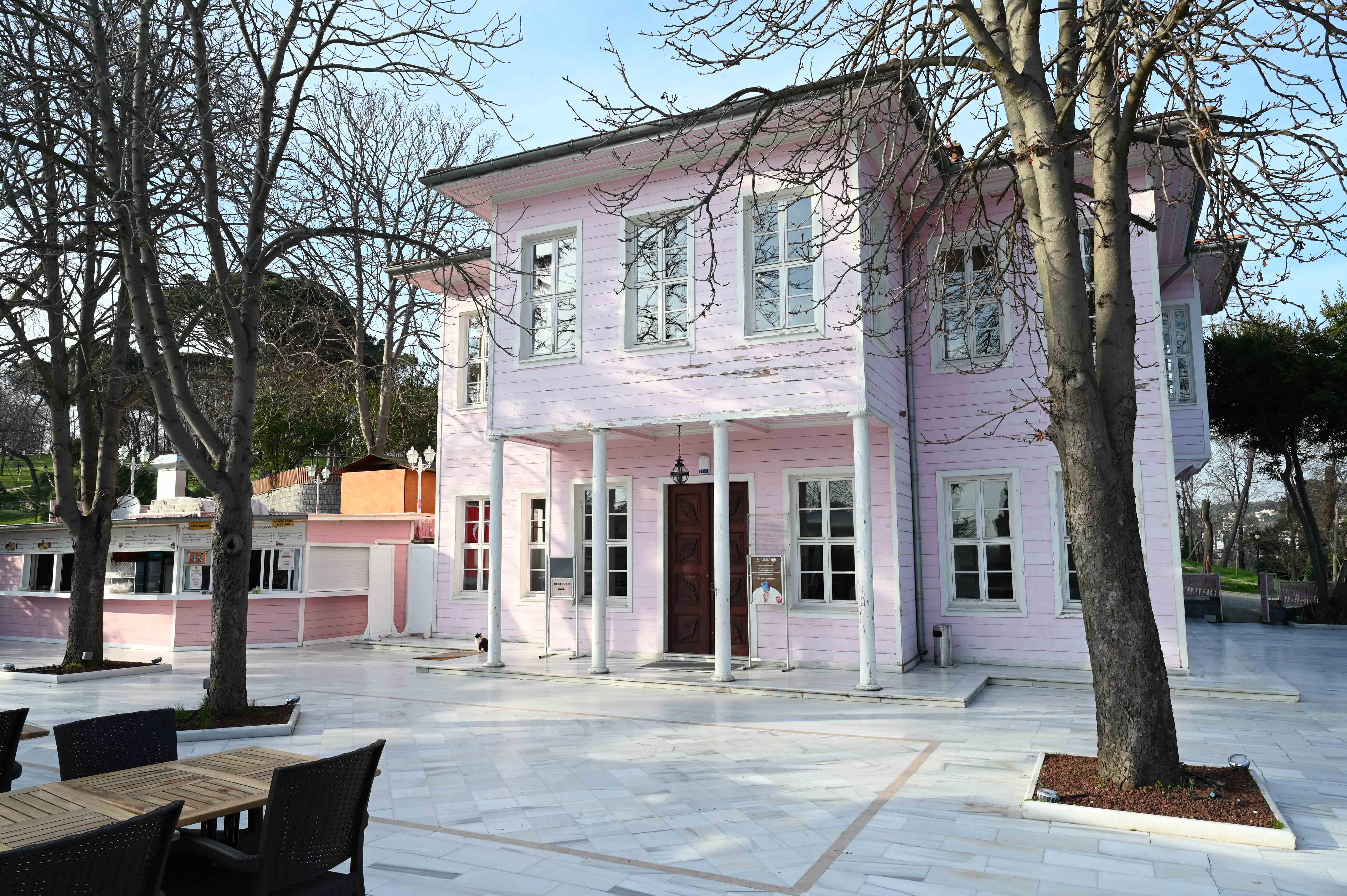 PEMBE KÖŞK SOSYAL TESİSİ