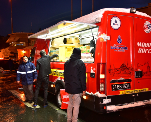 İBB Karla Mücadelede Mobil Büfe Desteği