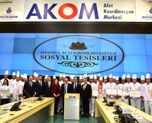 Madalyalı Aşçılar Ödül ve Teşekkür Belgelerini Genel Sekereter Hayri Baraçlı'nın Elinden Aldı1