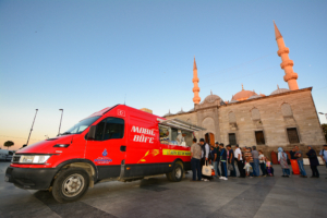 İftar Saatinde Yollarda Olanlara İftariyelikler Mobil Büfe’den