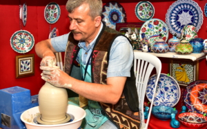 ASIRLIK TATLAR VE SANATLAR ÇARŞISI AÇILDI ASIRLIK TATLAR VE SANATLAR ÇARŞISI AÇILDI
