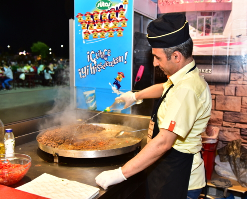 Adalara karşı ramazan etkinlikleri maltepe sahilde yaşanıyor...